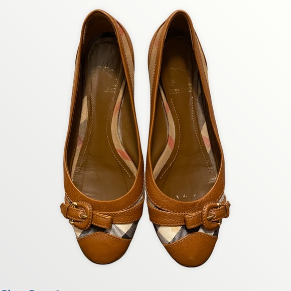 Burberry Leather Flats - Picture 1 of 7